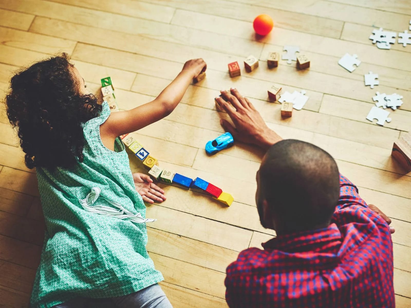 Einfache Spiele Kinder drinnen, die jedes Wohnzimmer verwandeln