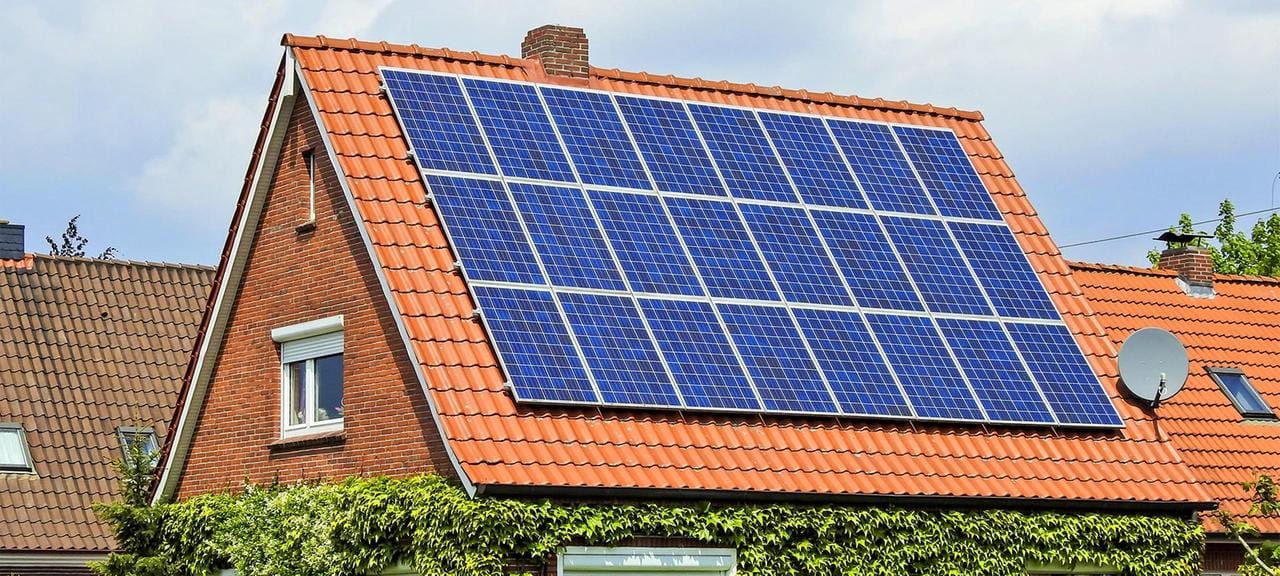 Photovoltaik-Anlagen im urbanen Raum: Chancen und Herausforderungen